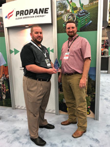 Davis, right, receives the Propane Leadership Award from Wishart, left, on behalf of Austin Turf & Tractor. Photo courtesy of PERC.