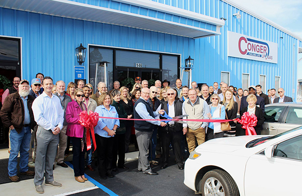 Conger LP Gas President and CEO Dan Richardson cuts the ribbon on the Georgia company's grand reopening. Photo courtesy of Conger LP Gas