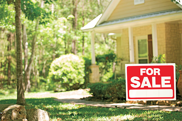 Home supply is tightening as many residents stay put instead of selling during the pandemic. Photo: fstop123/E+/Getty Images