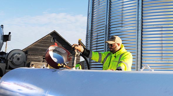 Photo of propane tank fill by Kristin Schmit/Heartland Co-op