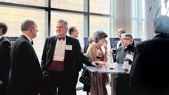 Attendees enjoy drinks and company at the cocktail reception. (Photo by LP Gas staff)