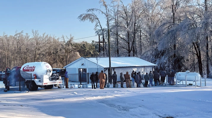 Customers form a line for propane cylinder fills at Coombs Gas in Mississippi. (Photo by Warner Jones)