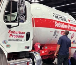 Western Propane Trade Show attendees eye this bobtail. (Photo by LP Gas Staff)